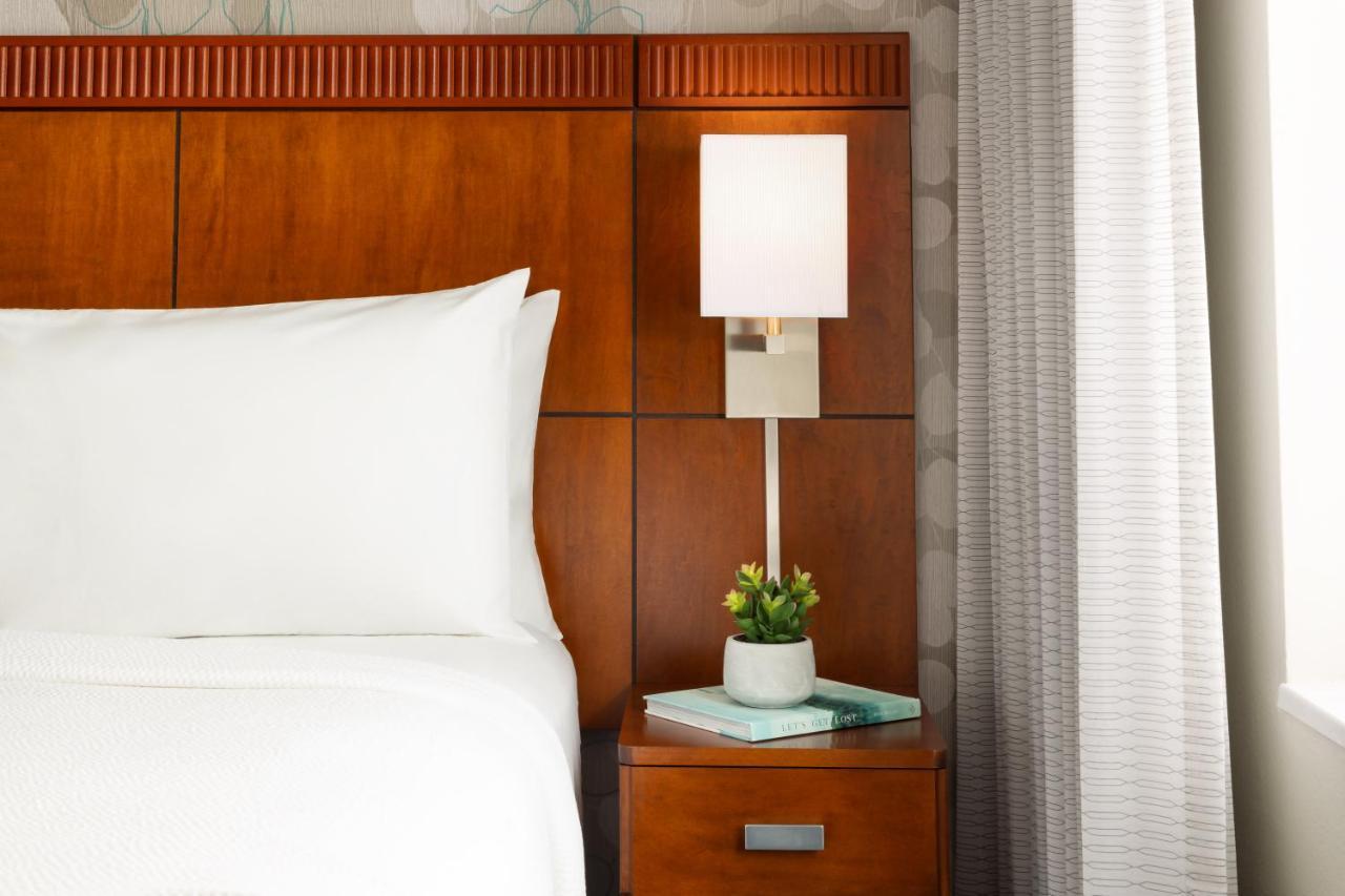 Courtyard By Marriott Potomac Mills Hotel