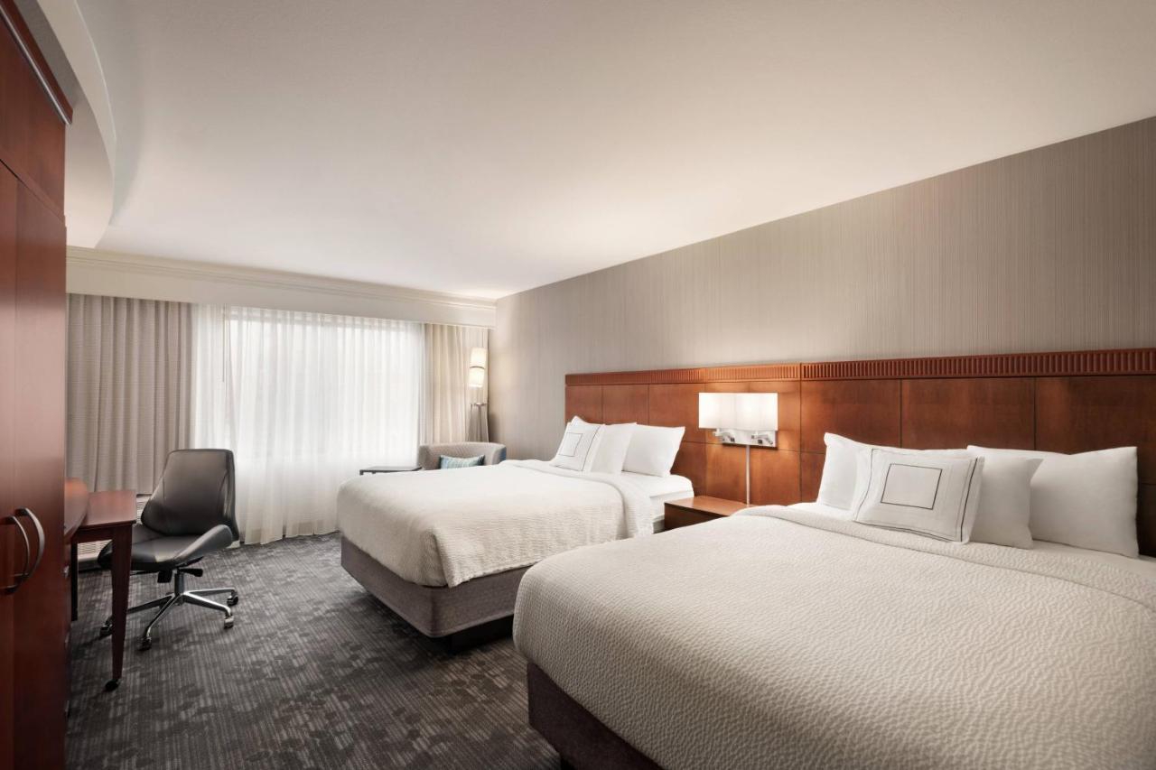 Courtyard By Marriott Potomac Mills Hotel