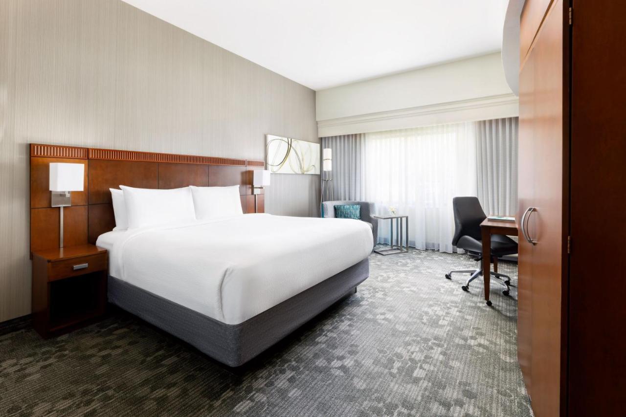 Courtyard By Marriott Potomac Mills Hotel 3*