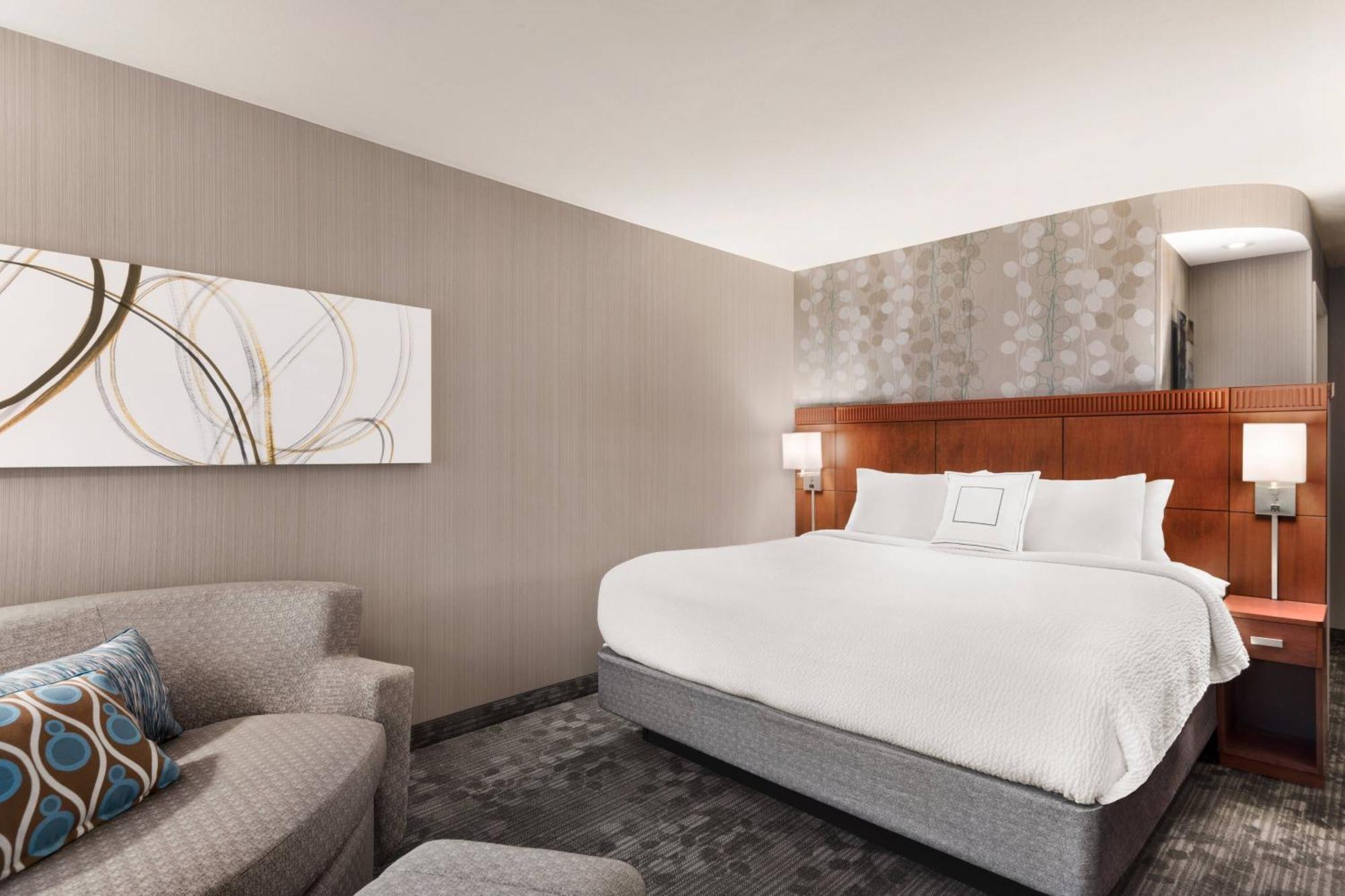 Courtyard By Marriott Potomac Mills Hotel 3*