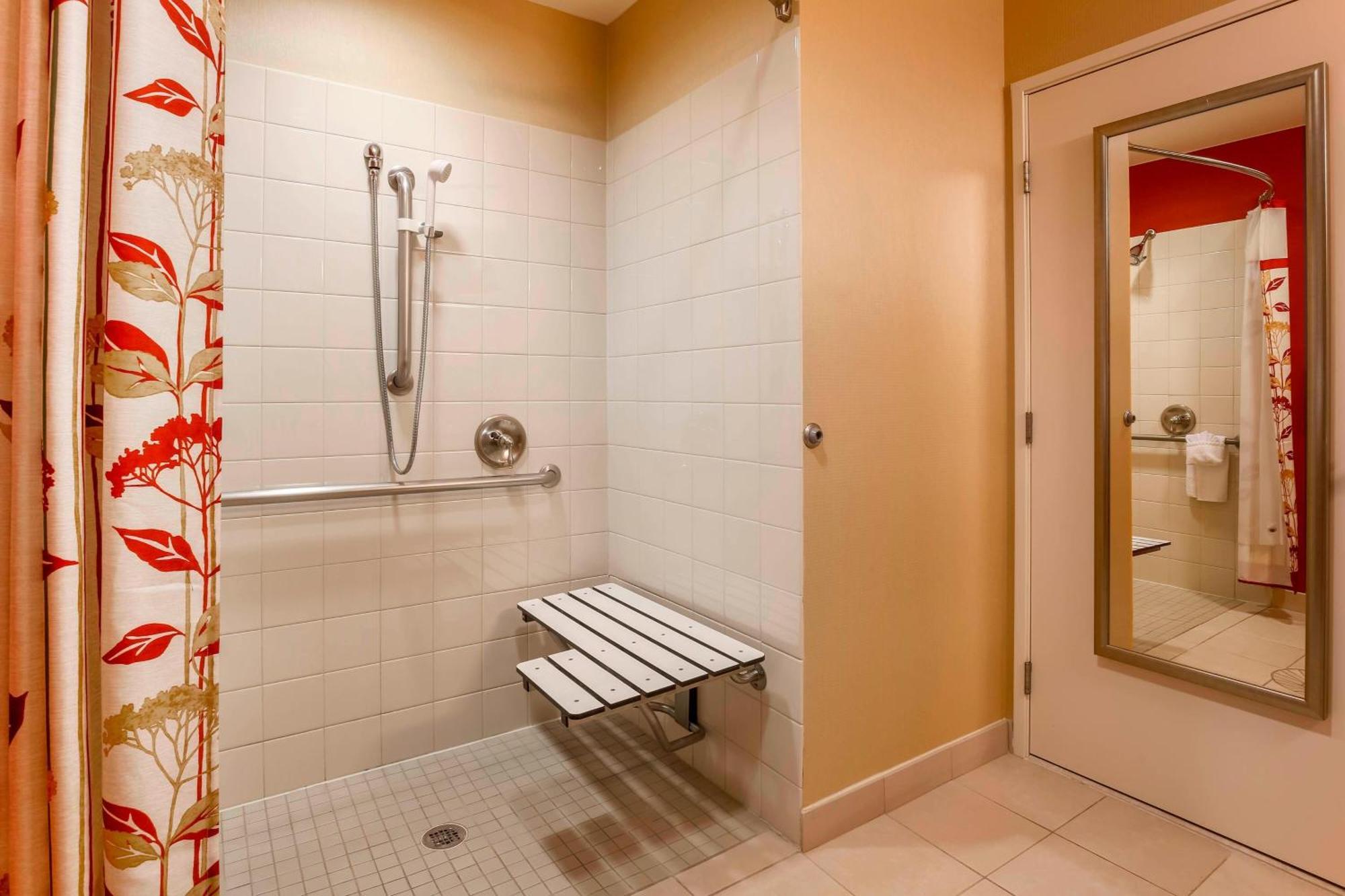 Hotel Courtyard By Marriott Potomac Mills
