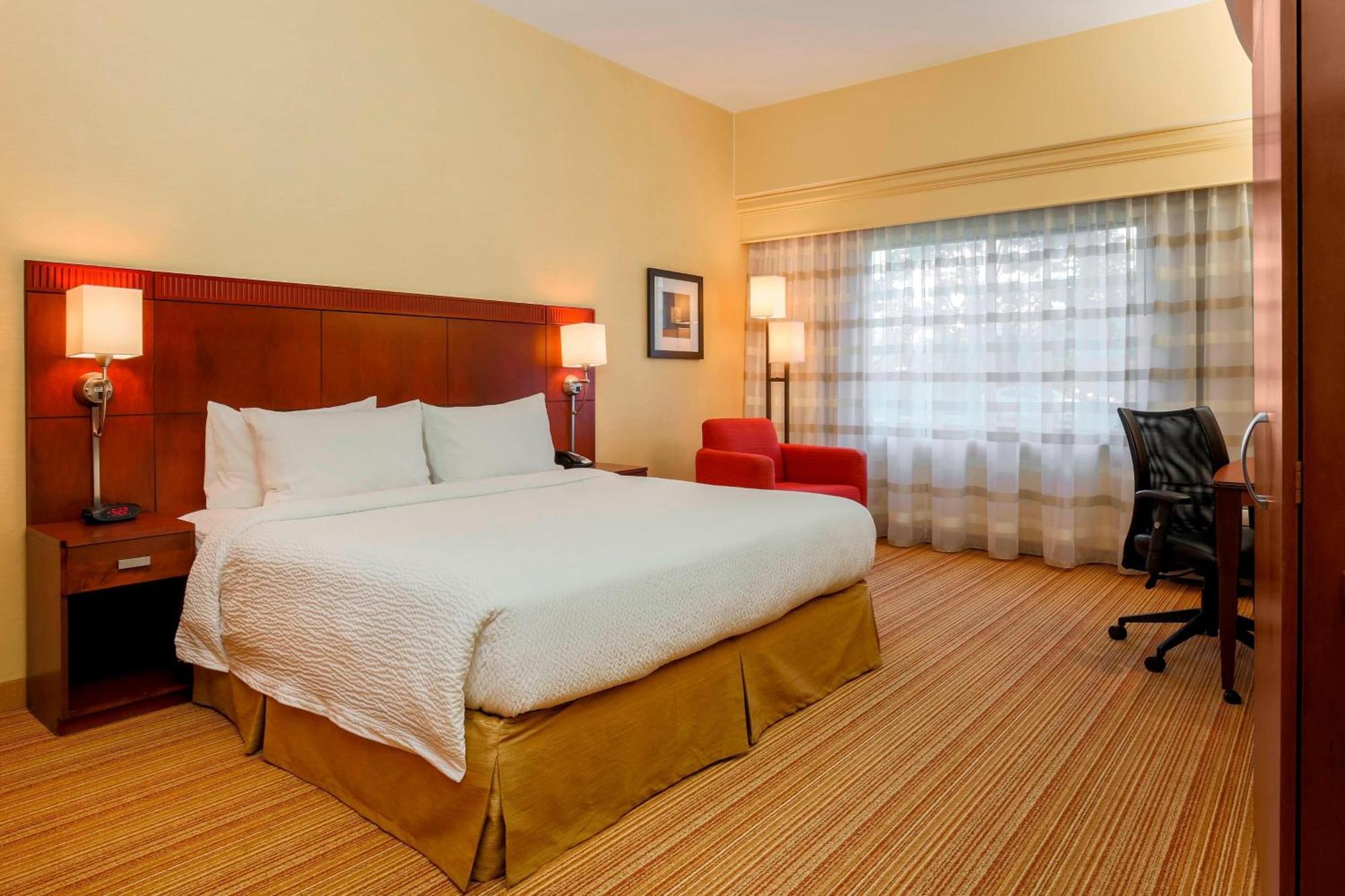 Courtyard By Marriott Potomac Mills 3*
