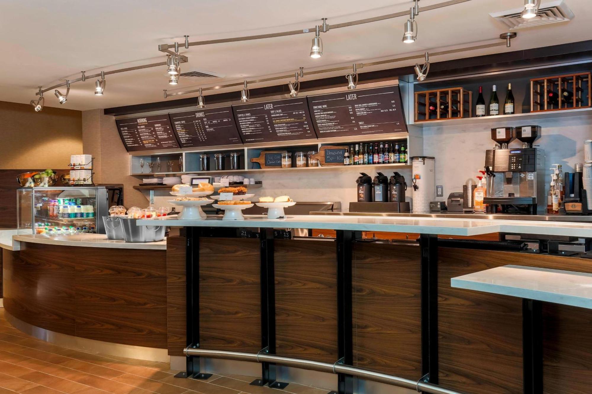 Hotel Courtyard By Marriott Potomac Mills 3*