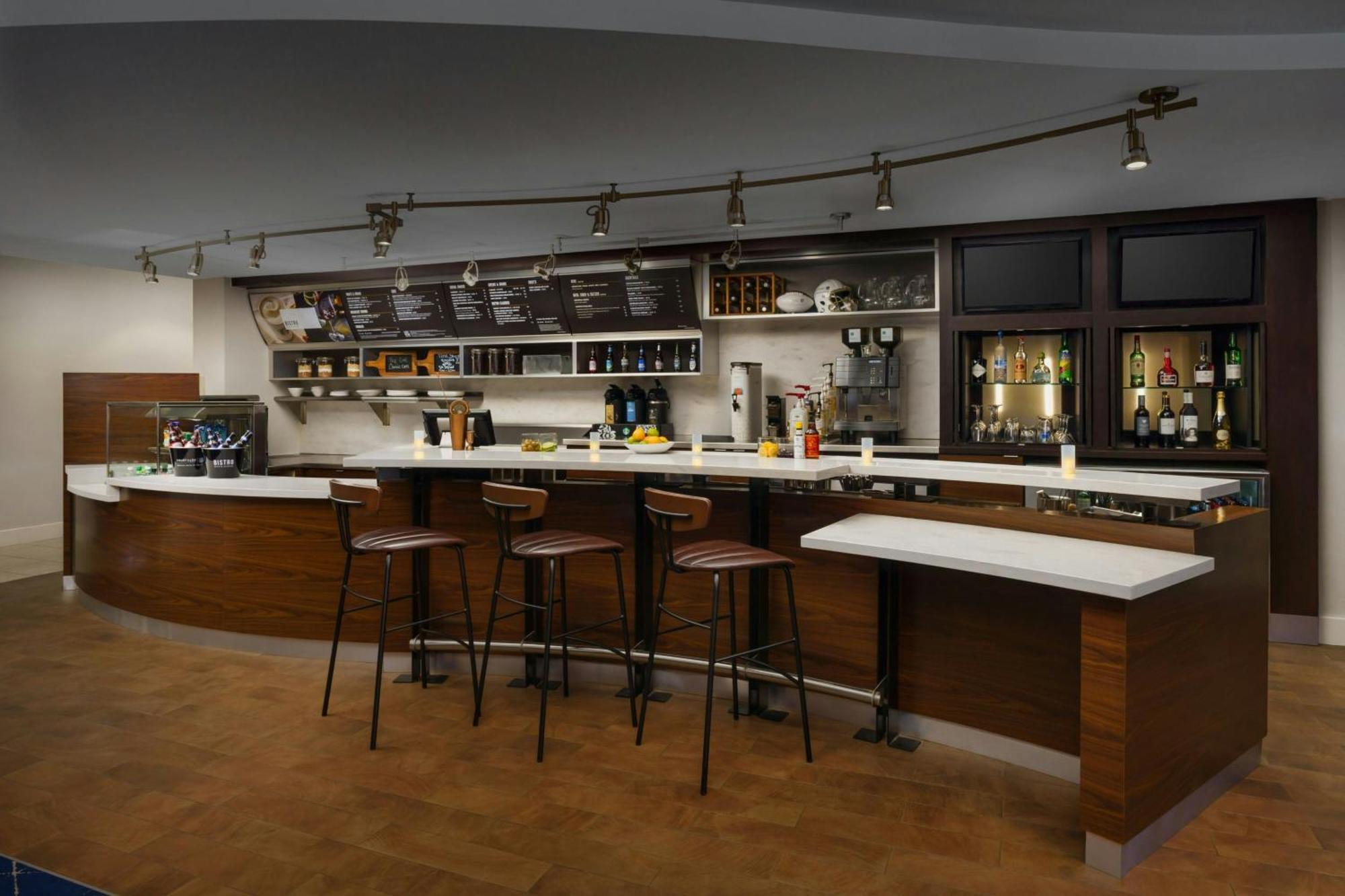 Courtyard By Marriott Potomac Mills 3*