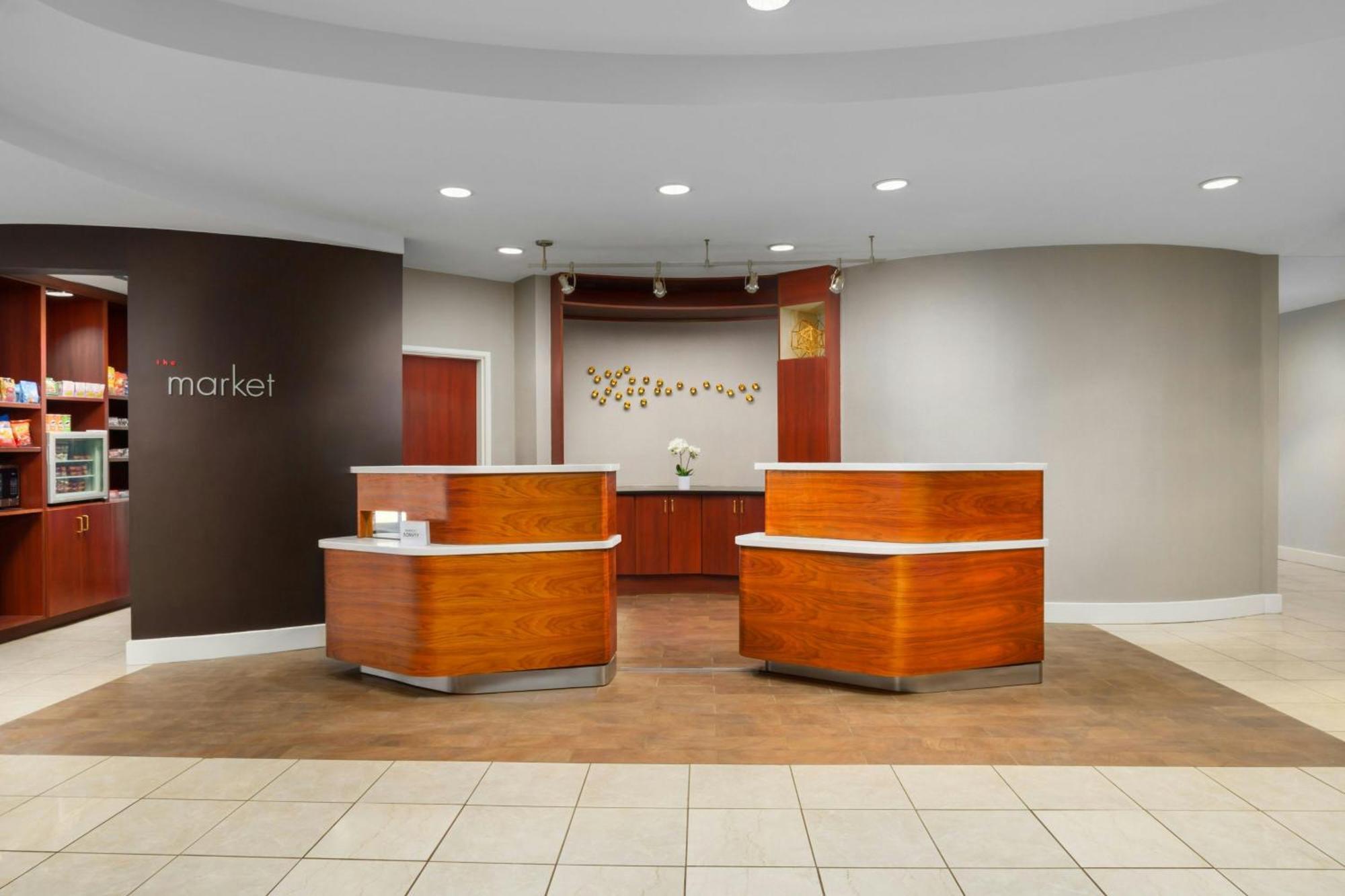 Courtyard By Marriott Potomac Mills Hotel