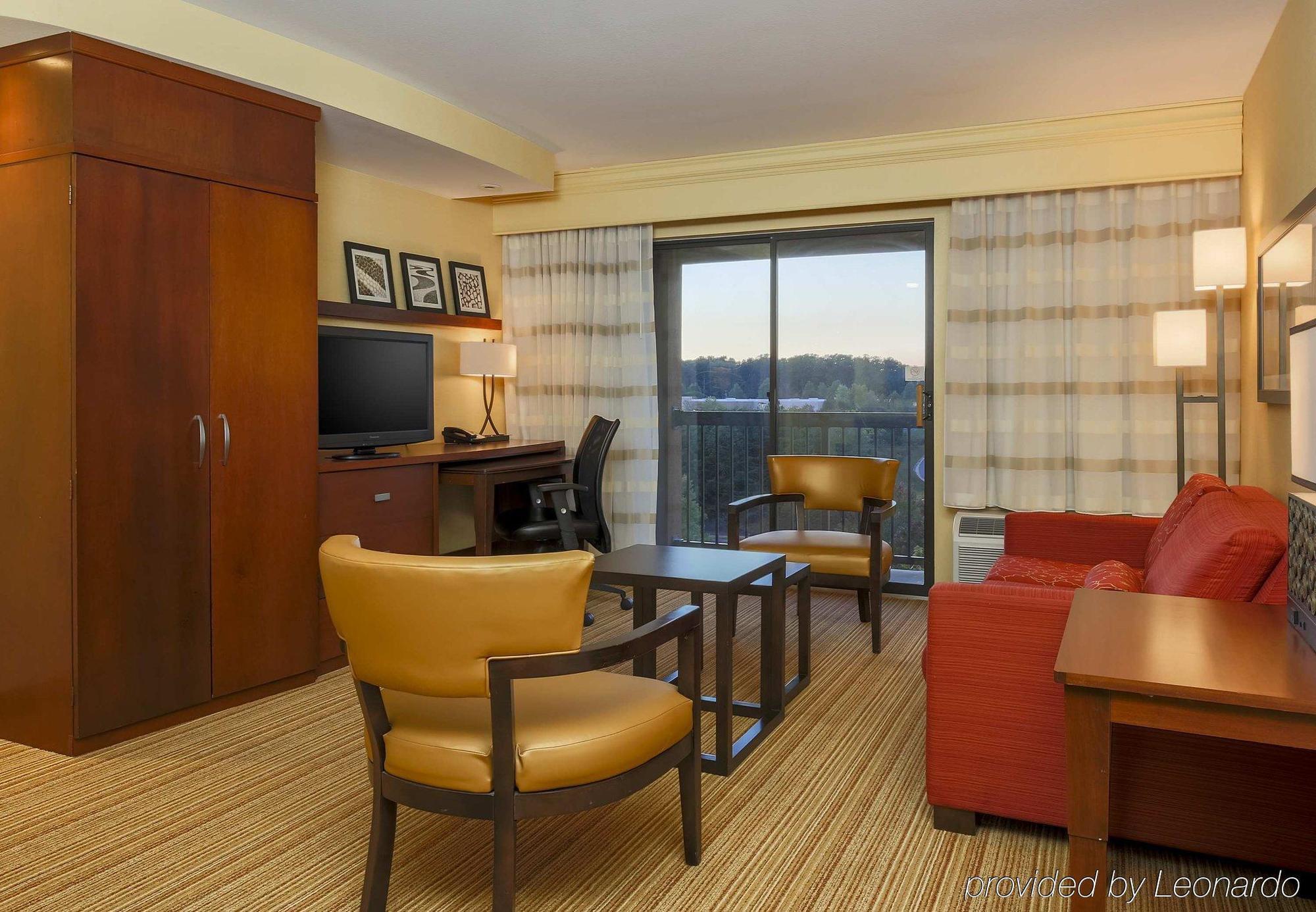 Hotel Courtyard By Marriott Potomac Mills 3*